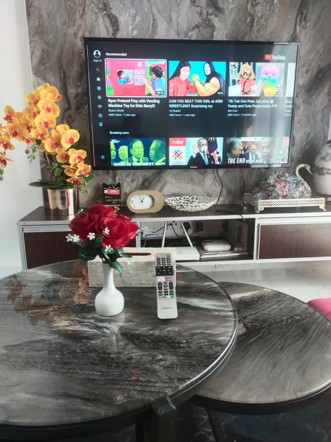 Cmk Troika Apartmen#Free Netflix Кота Бару Екстериор снимка