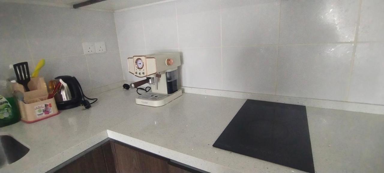 Cmk Troika Apartmen#Free Netflix Кота Бару Екстериор снимка